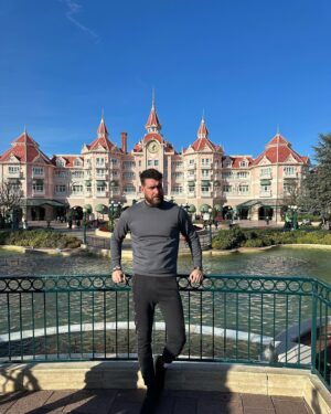 Fran Antón Instagram - @disneylandparis 

#Enero2024