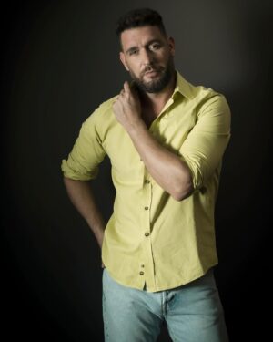 Fran Antón Instagram - Esta foto es TAN YO. 

Fotografo @artphoto_dancer_models_asensio 

Camisa  @massimodutti 
Vaqueros @salsajeansofficial 

#actor #director #modelo