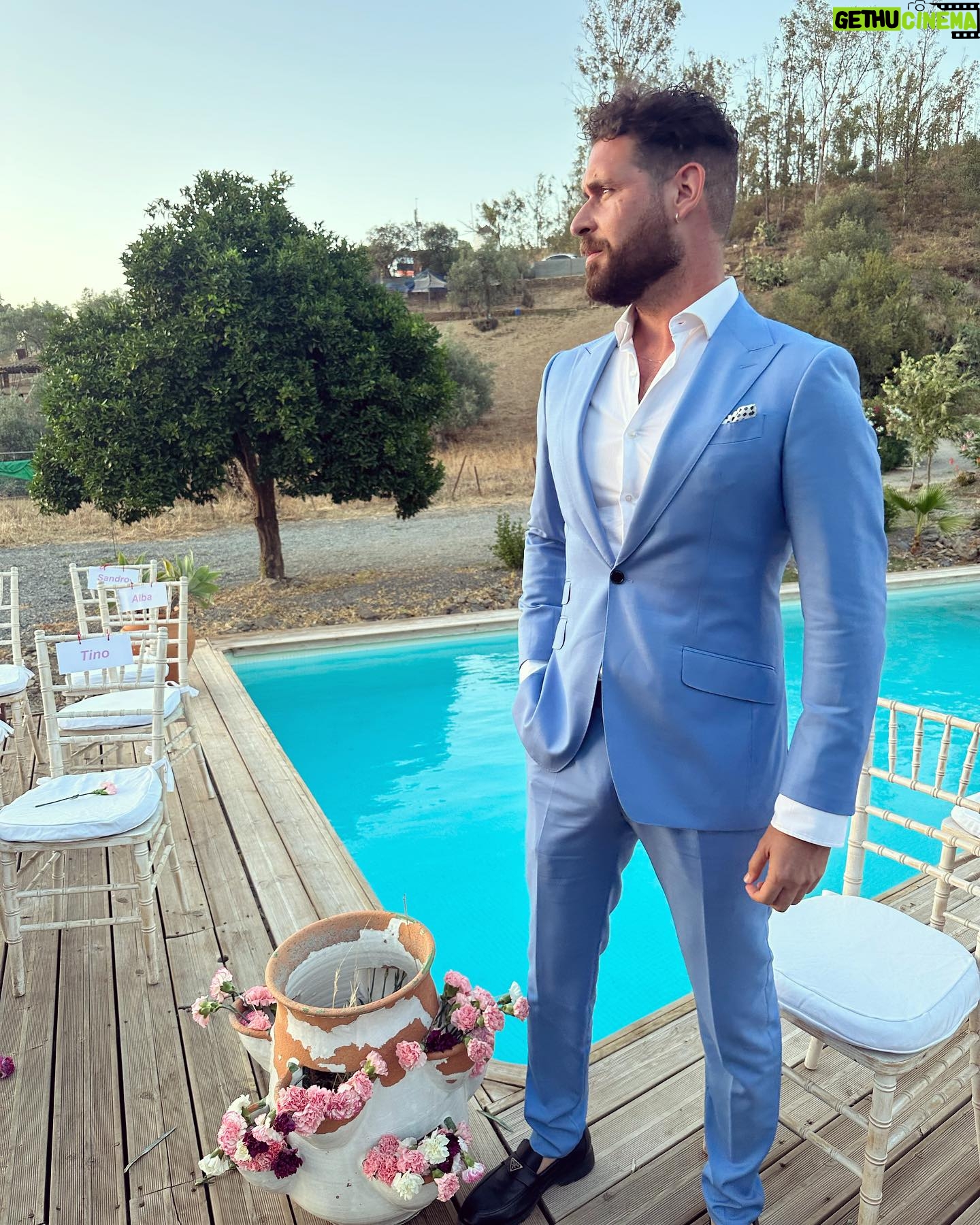 Fran Antón - 1.1K Likes - Boda @pelayo_rc y @jmponiente
Look del diseñador @joseacosta.style .
Mil gracias. Una apuesta segura.
#bodaPelayoyjose #actor #director #pikiland