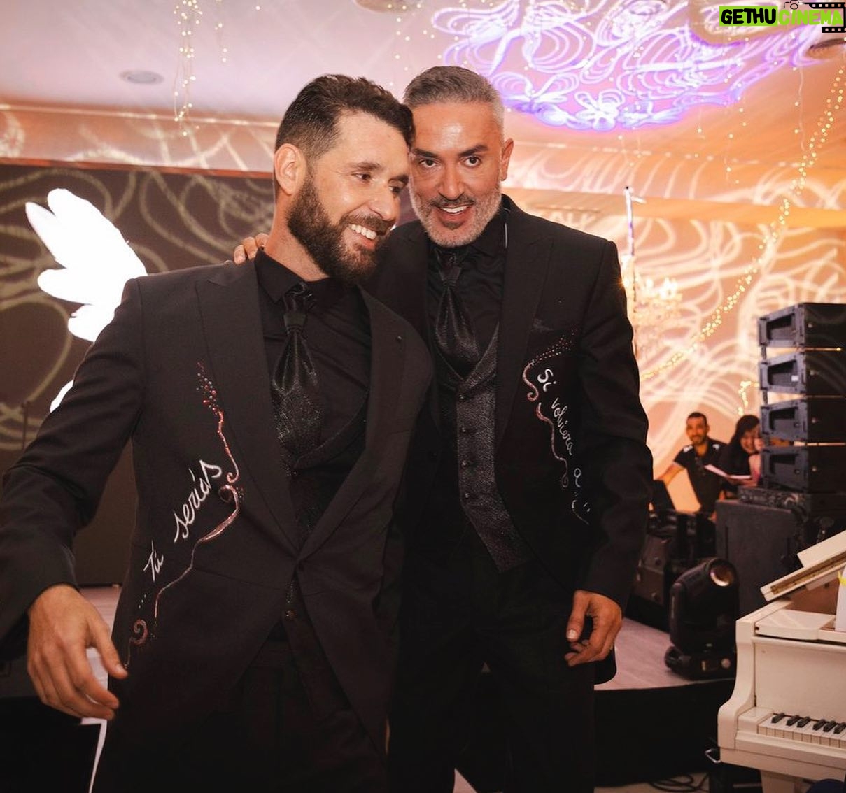 Fran Antón - 4.1K Likes - Dar las gracias a @jordidalmaucostura y a @sedka_novias por vestirnos tan guapos y originales para la celebración
@sedka_novias
@jordidalmaucostura
#F&K #diainolvidable
Fotos @tommy_estudio_fotografia