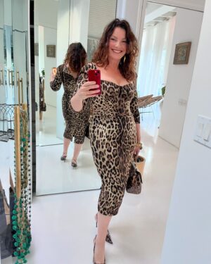 Fran Drescher Instagram - Off to a partay! All done up in Dolce! She’s baaaack!