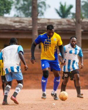 Francis Ngannou Instagram - Enjoying my time back home, playing football ⚽️ and enjoying life ☝🏿 @sablefcdebatie