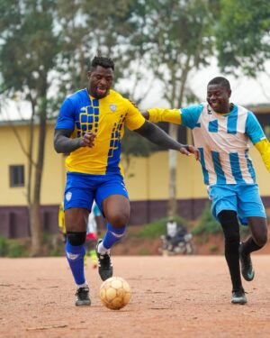 Francis Ngannou Instagram - Enjoying my time back home, playing football ⚽️ and enjoying life ☝🏿 @sablefcdebatie