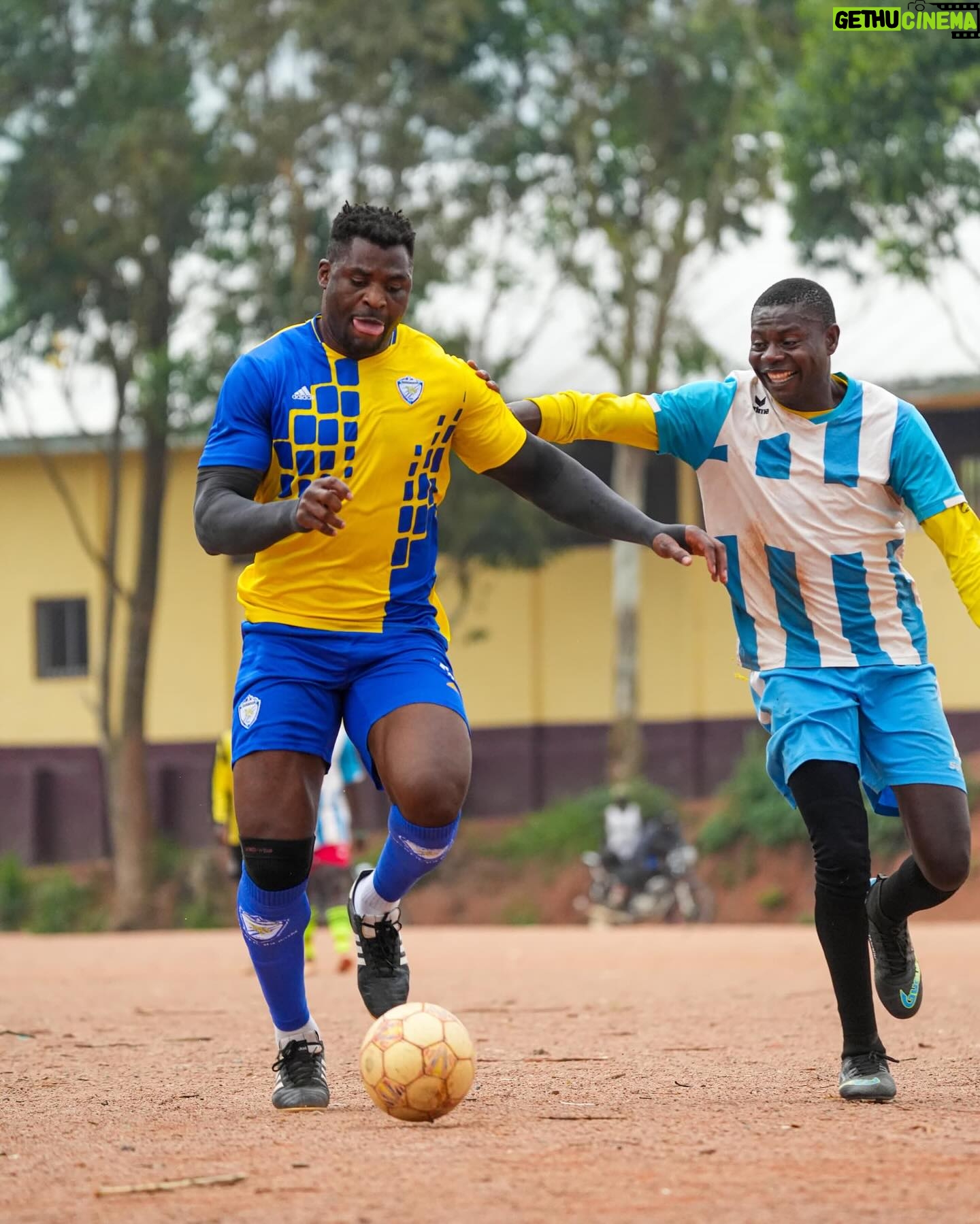 Francis Ngannou - 0.9 Million Likes - Enjoying my time back home, playing football β½οΈ and enjoying life βπΏ @sablefcdebatie