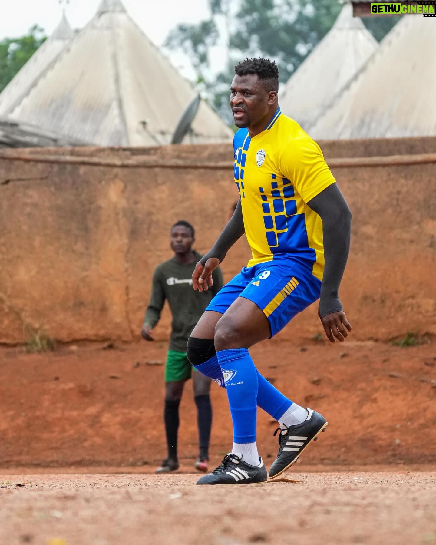 Francis Ngannou - 0.9 Million Likes - Enjoying my time back home, playing football β½οΈ and enjoying life βπΏ @sablefcdebatie