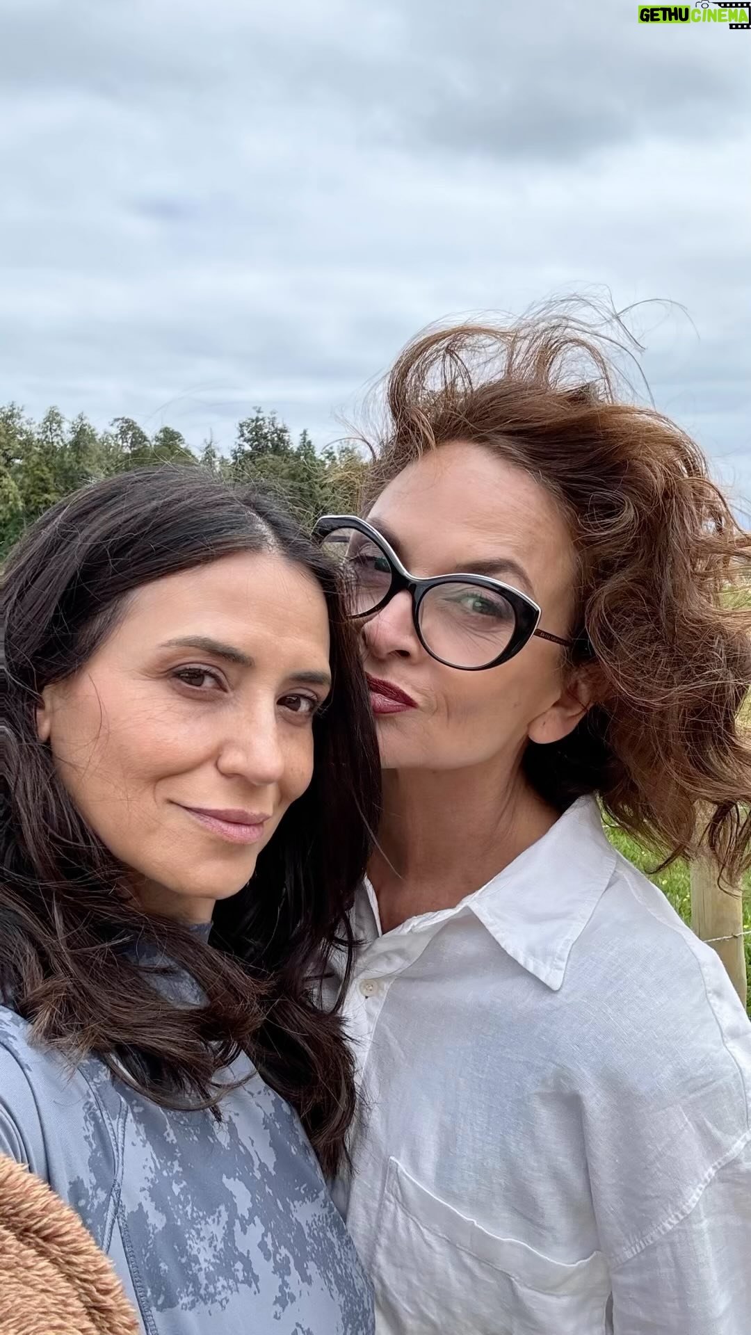 Francisca Gavilán - 2.1K Likes - FIN.
“Al Sur del Corazón”
Gracias por este viaje amigas, amigos, compañeras y compañeros. Preciosa historia contamos! Se les quiere! ❤️🌷💕
Por cada risa, cariño, honestidad, apañe, paciencia y amor por este trabajo que es ser actrices y actores.
Gracias gracias gracias!
Gracias Meche querida! ❤️
@catitaguerra @paola.volpato.martin @claudioarredondo @simonbeltran_oficial @marianadigirolamo @fran_armstrongsilva @carmendisagutierrez @consi_araya @pedrocamposdigirolamo @panchomelo @gabyhernandezactriz @mariohortonfleck @jorge.arecheta @puppii._ @clarasilvera_actriz @gaston_salgado_oficial @francisco0ssa @patriciarivadeneira @pabloferradrilo @cesaractor
@lafernasalazar y @claudioteatro @diegoboggionit que no me avivé en retratarles 📸❤️
@mega.tv @teleseries_mega @mazalproducciones