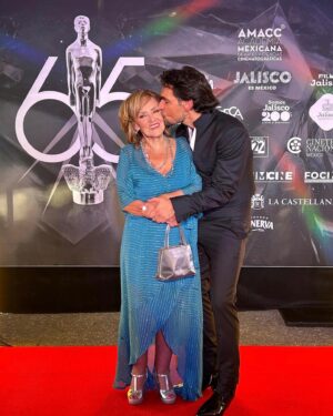 Francisco Rubio Instagram - Feliz y Profundamente Agradecido con la @academiacinemx por resaltar mi trabajo con esta bella nominación por @bardomovie !
Que Hermosa experiencia al lado del amor de mi Vida, Mi Madre! GRACIAS GRACIAS GRACIAS!
A seguir contando Historias 🎬🎞️