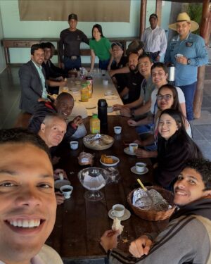 Fred Ferreira Instagram - Planaltina faz 165 anos. Parabéns! É uma Região histórica e cheia de religiosidade. É muito bom estar na cidade que me acolhe há mais de 20 anos. Tenho grandes amigos aqui. E nós ,do BDDF, ganhamos até um café da manhã especial de um casal super querido e sem preguiça, Vera e Everson Alarcão. Obrigado! Que Planaltina seja valorizada sempre porque o DF nasceu aqui. Esse foi mais um dia de BDDF em movimento. Até a próxima!