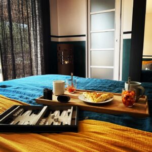 Frédéric Diefenthal Instagram - Sous la pluie...sur la couette, une bonne excuse pour ne rien faire! 🌧💤🥱 #douceur #backgammon #pluie #😡#defaite #bondimanche #bon1ermai