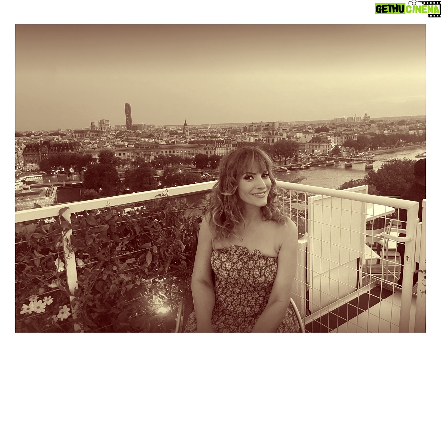 Frédérique Bel - 8.5K Likes - #musicianlife #harpist #actor #FrenchActor #rooftop #Paris #jeuxolympiques2024