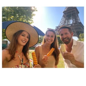 Frédérique Bel Instagram - Joie de découvrir Paris comme un immense terrain de jeu . Quelle ambiance ! Ça fait du bien ! Touriste dans ma ville #paris #paris2024🇫🇷 #parisolympics2024 #toureiffel
