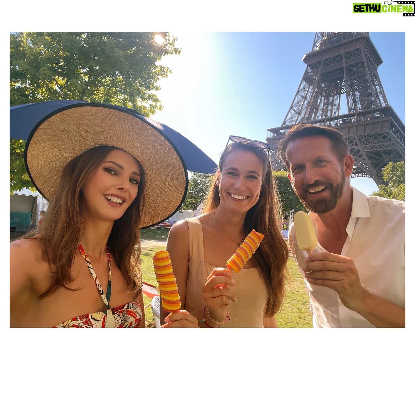 Frédérique Bel - 8.3K Likes - Joie de découvrir Paris comme un immense terrain de jeu . Quelle ambiance ! Ça fait du bien ! Touriste dans ma ville #paris #paris2024🇫🇷 #parisolympics2024 #toureiffel