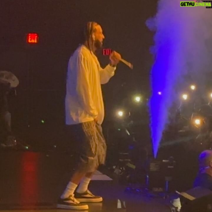 French Montana - 399.9K Likes - FIRST STOP CT WAS EPIC 🌊 LOVE YALL !
GOTTA SEE IT TO BELIEVE IT B-SIDE TOUR . MARYLAND SILVER SPRING TONIGHT .
@myfabolouslife @fivioforeign_8fs .