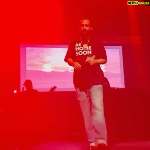 French Montana - 399.9K Likes - FIRST STOP CT WAS EPIC 🌊 LOVE YALL !
GOTTA SEE IT TO BELIEVE IT B-SIDE TOUR . MARYLAND SILVER SPRING TONIGHT .
@myfabolouslife @fivioforeign_8fs .