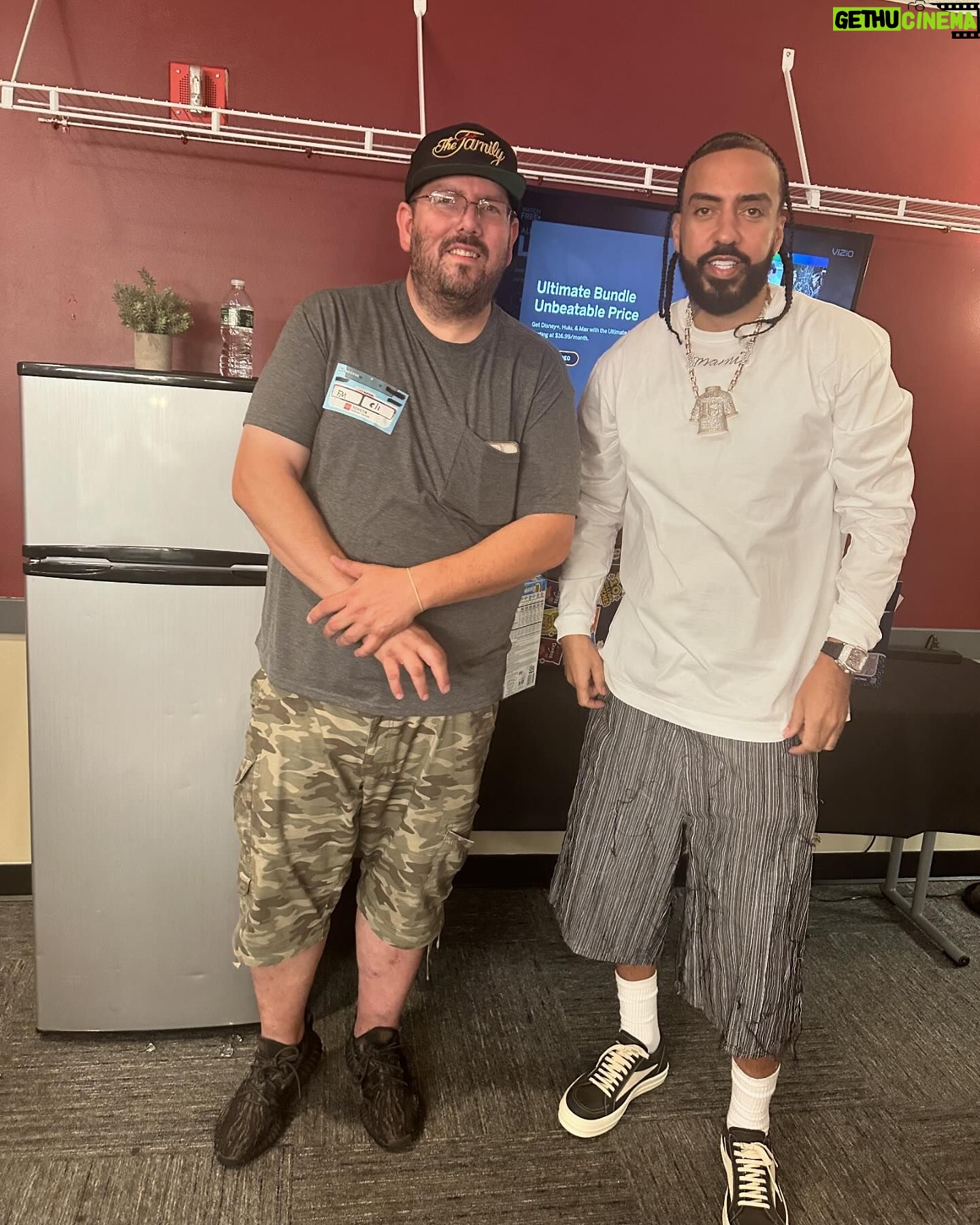 French Montana - 399.9K Likes - FIRST STOP CT WAS EPIC π LOVE YALL !
GOTTA SEE IT TO BELIEVE IT B-SIDE TOUR . MARYLAND SILVER SPRING TONIGHT .
@myfabolouslife @fivioforeign_8fs .