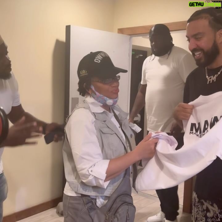 French Montana - 464.1K Likes - ain’t nothing like MAX B mother bringing you “FREE MAX B”
t-shirt for the first day of tour, this where @maxb140 gets his swag from 😂🤲🏼 #FreeMaxB #CT see you tonight !