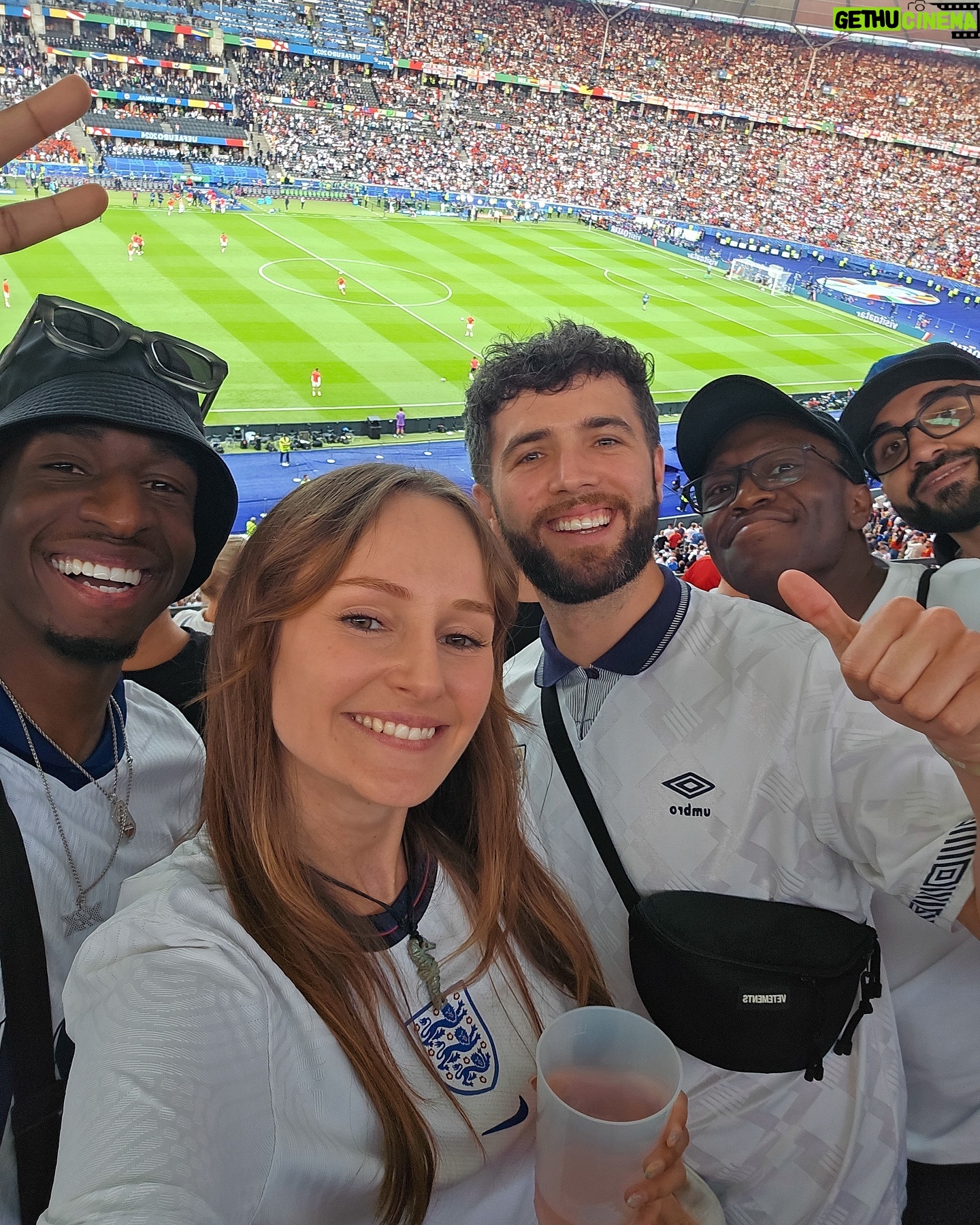 Freya Nightingale - 416.4K Likes - Please come home! 🏴