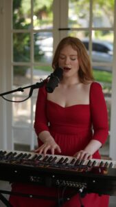 Actress Freya Ridings HD Instagram Photos and Wallpapers August 2024