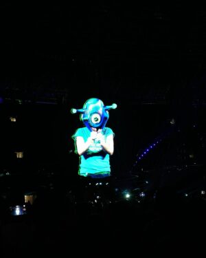 Frohner Fecó Instagram - A Coldplay koncertje nem csak egy sima koncert.Inkább egy edukatív tartalmi est a szeretetről ,ami miatt pont életem egyik top koncertje.✨✨✨🤍🤍🤍🤍🤍🤍