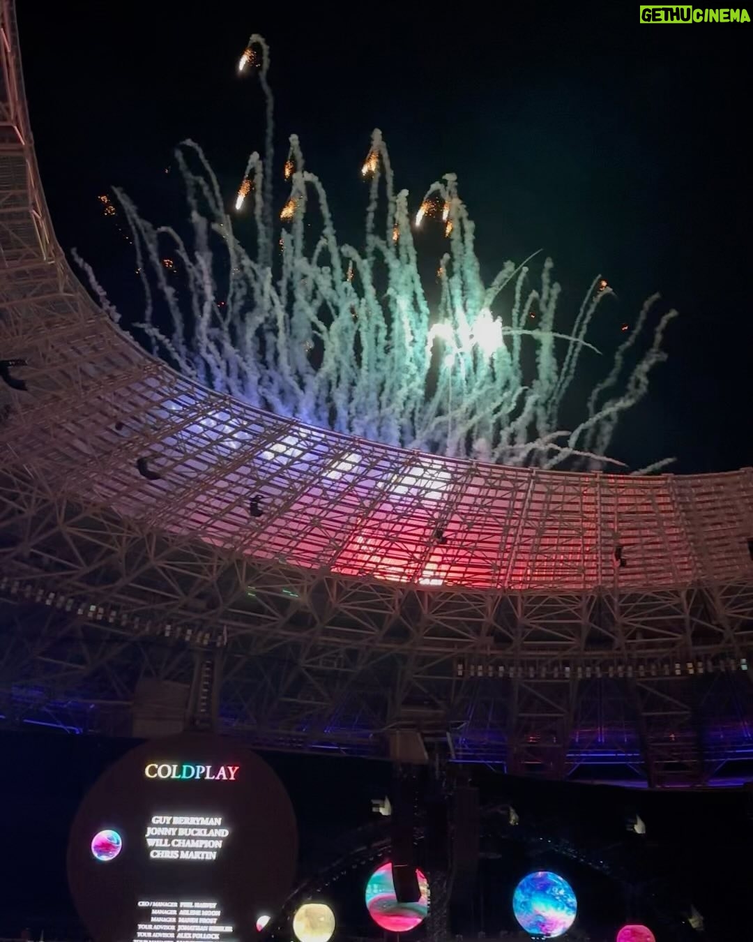 Frohner Fecó - 6.6K Likes - A Coldplay koncertje nem csak egy sima koncert.Inkább egy edukatív tartalmi est a szeretetről ,ami miatt pont életem egyik top koncertje.✨✨✨🤍🤍🤍🤍🤍🤍