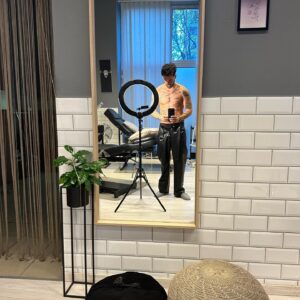 Frohner Fecó Instagram - Eltelt egy kis idő ami alatt rengeteg dolog és emlék halmozódott föl.Szeretem,hogy a testemen lévő tetoválásaimnak mind-mind története mondanivalója van.Most egy rúnát  egy fejlődéssel kapcsolatos lezárást égy egy boxra való emléket készített nekem @samsara.tattoo .Már idestova 12 éve ő a tetoválom.köszi Sári!😘(előfordult ,hogy láttam ismerősömön ugyanolyan tetoválást.ha tanácsolhatom igyekezzetek saját kútfőből tetoválni magatokra ami számotokra emlékkel bíró eseményekhez kapcsolódik,ha tetováltattok.) 🤘🏼