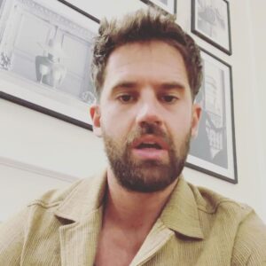 Frohner Fecó Instagram - Kedves Fodrászok,
Jelentkezzünk minél többen a gyermekotthonokba fodrászként.Ezzel nem csak élményt és törődést adunk a gyermekeknek,hanem feltöltődést.Infókért keressétek a @kuckoprogram -ot.Mi már csatlakoztunk a @salonfrohner -el.
Köszönjük.🫶🏼❤️