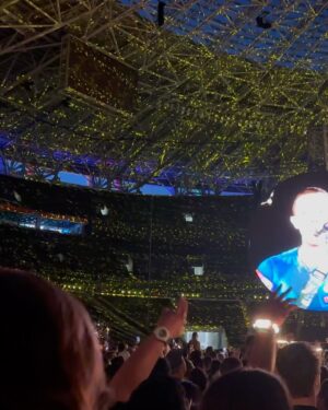 Frohner Fecó Instagram - A Coldplay koncertje nem csak egy sima koncert.Inkább egy edukatív tartalmi est a szeretetről ,ami miatt pont életem egyik top koncertje.✨✨✨🤍🤍🤍🤍🤍🤍
