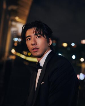 Fu Meng-Po Instagram - 本日公休的奇幻旅程。
熱愛這件事的夥伴們，
不論幕前幕後，
所有的人都值得敬佩。

#金馬60 
非常棒、非常閃耀的一場典禮。

阿玲！！！
騎著金馬奔騰啦！！！

再次恭喜🎉🎉🎉
@beatricefang 
@_hungpeiyu 

謝謝最辛苦的夥伴們
@juntsai__ 
@sovenhomuha 

@goldenhorsefilmfestival 
@dayoff0303 

@pochiehwang 我們再接再厲🍻