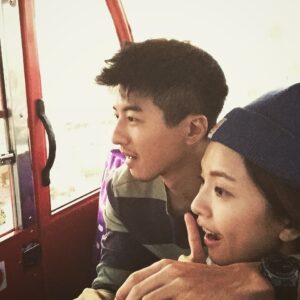 Fu Meng-Po Instagram - 2013年我們認識了彼此，
今年是在一起的第11年，
謝謝這些年所有的包容與呵護，
謝謝我們一起經歷過的那些大喜大悲，
謝謝所有的歡笑與爭吵，
謝謝妳，讓我有機會學習愛。

而今天是我37歲生日，
藉此想跟大家分享一點喜悅，
就是⋯
我除了成為人夫，還要成為爸爸了。
說不緊張絕對是騙人的，
但接下來的事，接下來再說吧，
這幾年學會的就是不要預設太多，
一切都是最好的安排。

謝謝所有的所有，
也祝大家平安喜樂。

昨天算是第一個母親節吧？
可以一起祝安安母親節快樂嗎？
😆