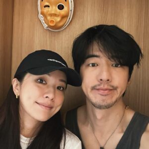 Fu Meng-Po Instagram - 2013年我們認識了彼此，
今年是在一起的第11年，
謝謝這些年所有的包容與呵護，
謝謝我們一起經歷過的那些大喜大悲，
謝謝所有的歡笑與爭吵，
謝謝妳，讓我有機會學習愛。

而今天是我37歲生日，
藉此想跟大家分享一點喜悅，
就是⋯
我除了成為人夫，還要成為爸爸了。
說不緊張絕對是騙人的，
但接下來的事，接下來再說吧，
這幾年學會的就是不要預設太多，
一切都是最好的安排。

謝謝所有的所有，
也祝大家平安喜樂。

昨天算是第一個母親節吧？
可以一起祝安安母親節快樂嗎？
😆
