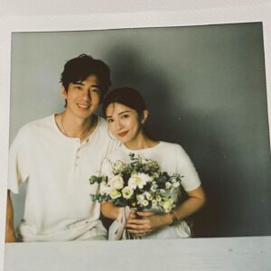 Fu Meng-Po Instagram - 2013年我們認識了彼此，
今年是在一起的第11年，
謝謝這些年所有的包容與呵護，
謝謝我們一起經歷過的那些大喜大悲，
謝謝所有的歡笑與爭吵，
謝謝妳，讓我有機會學習愛。

而今天是我37歲生日，
藉此想跟大家分享一點喜悅，
就是⋯
我除了成為人夫，還要成為爸爸了。
說不緊張絕對是騙人的，
但接下來的事，接下來再說吧，
這幾年學會的就是不要預設太多，
一切都是最好的安排。

謝謝所有的所有，
也祝大家平安喜樂。

昨天算是第一個母親節吧？
可以一起祝安安母親節快樂嗎？
😆