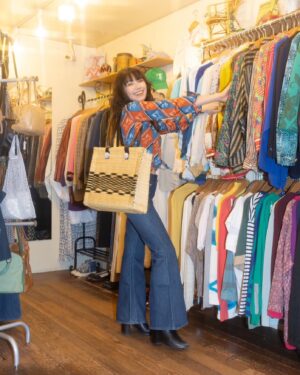 Fumi Nikaido Instagram - VOGUE 6月号

Photos: Masami Sano
Hair&Makeup:Aiko Tokashiki
Interview& Text: Airi Nakano
Editor: Gen Arai

@voguejapan 
@tokachaan