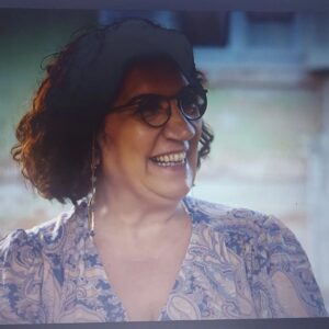 Füsun Demirel Instagram - @netflixturkiye @ogm.pictures @anotherselfdizi @nimetatasoymenajerlik  @nuranevrensit 🥰
@burcu.alptekin 🥰@erdem.tepegoz 🥰
#ayvalıksokakları #cundaadası #2023