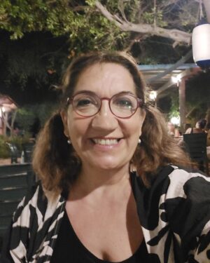 Füsun Demirel Instagram - Karadutum Catalkaram Cingenem
Nar tanem nur tanem birtanem
Ağaç isem dalımsın salkımsacak
Petek isem.balimsin ağulum
Gunahimsın  vebalimsin
Dili mercan,dizi mercan,dişimercan
Yoluna bir can koyduğum 
Gökte ararken yerde bulduğum 
Karadutum Catalkaram Cingenem 
Daha  nem olacaktın birtanem
Gülen  ayvam ağlayan  narımsın
Kadınım  kısragım karımsın
Bedri Rahmi Eyupoglu
( 1940 larda  sanatcinin sevdiği  kadın Mari için yazdigi şiir)