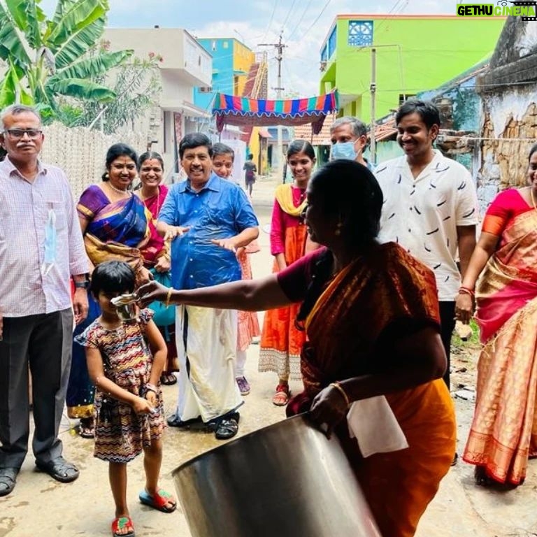 G. Gnanasambandam - 2.3K Likes - ஊர்த் திருவிழா 🙏🙏🙏
முறைப்பெண்கள் மஞ்ச தண்ணீர் ஊத்துதல்.. மஞ்சள் - கிருமி நாசினி !!
நம் முன்னோர்களின் அறிவே அறிவு 👏🙏