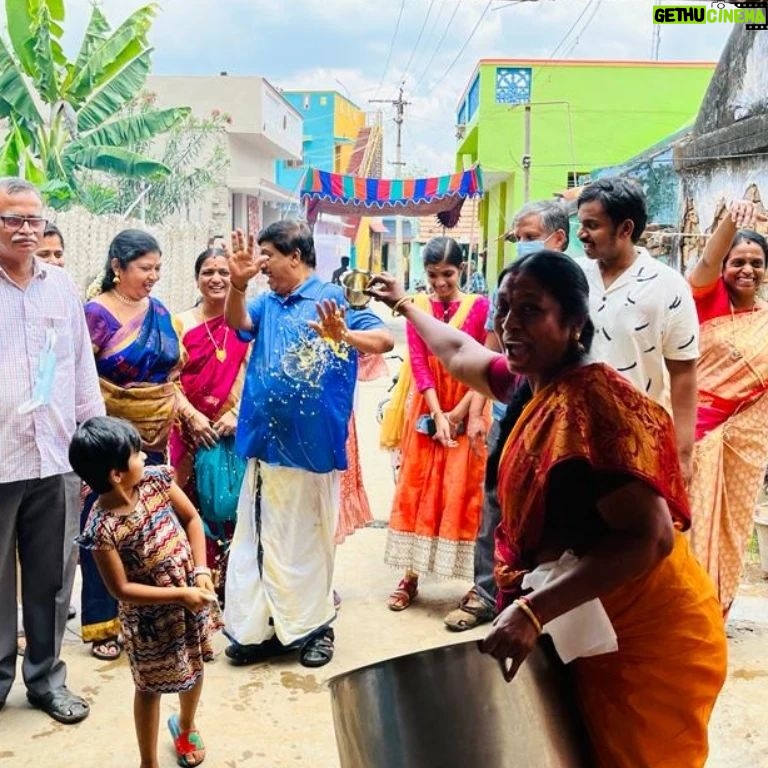 G. Gnanasambandam - 2.3K Likes - ஊர்த் திருவிழா 🙏🙏🙏
முறைப்பெண்கள் மஞ்ச தண்ணீர் ஊத்துதல்.. மஞ்சள் - கிருமி நாசினி !!
நம் முன்னோர்களின் அறிவே அறிவு 👏🙏