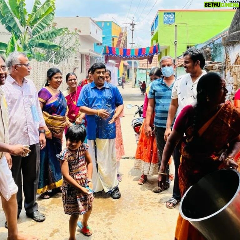 G. Gnanasambandam - 2.3K Likes - ஊர்த் திருவிழா 🙏🙏🙏
முறைப்பெண்கள் மஞ்ச தண்ணீர் ஊத்துதல்.. மஞ்சள் - கிருமி நாசினி !!
நம் முன்னோர்களின் அறிவே அறிவு 👏🙏