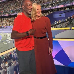 Gabby Logan Instagram - Paris continuing to deliver the drama. The purple track delivering a purple patch of USA golds at this Olympic Games. The team of dreams in the studio, loving the visitors dropping by to say hi. And a little trip to @barrysfrance with the girls 💪🏼all in a days work. 
@paris_olympics_2024 @melissabourne @alidoesmakeup @charlottehandleygreen
