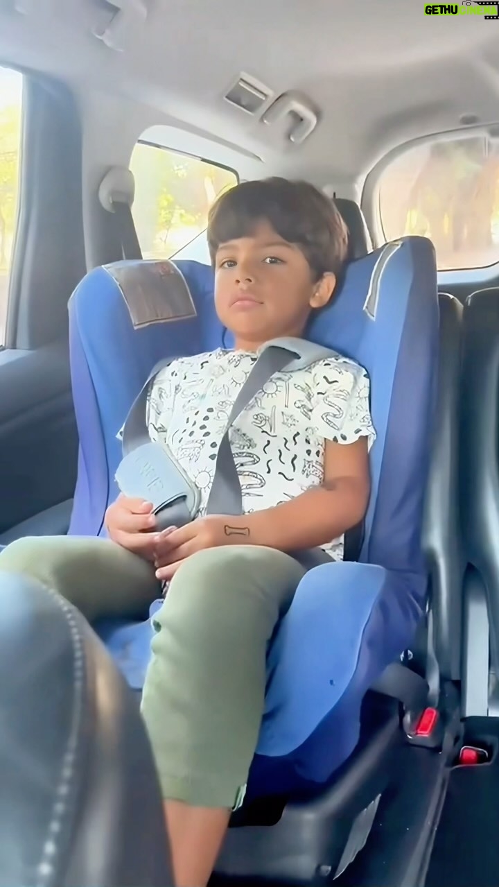 Gabriel Louchard - 1.9K Likes - Pergunta do dia:
Por que você não vai trabalhar, pra ganhar um dinheiro, pra comprar um barco? Te pergunto o mesmo! #paidemenino