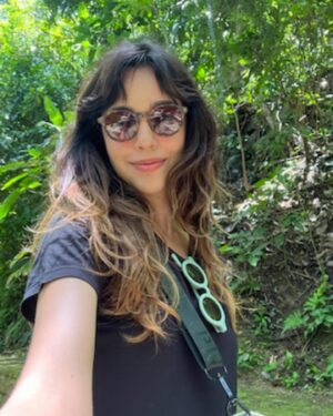 Gabriel Louchard Instagram - Hoje é dia dela!!!
Eu adoro esse momento de homenagem porque é a hora que dou aquela viajada no rolo de fotos e vou relembrando cada momento delicioso que passamos em todos esses anos. São muitos, inúmeros…. Olha… como aproveitamos juntos os nossos dias! Aliás, eu fico pensando se o dia pra ela realmente tem 24h e a semana 7 dias. Como consegue dentro de um dia trabalhar enlouquecidamente, com uma vontade, criatividade e entendimento absurdo do que faz. Ser a mãe espetacular que é, dedicada a entender mais e mais a maternidade a cada dia, compreender o ser humaninho novo, amar infinitamente e leoninamente o teleco teco. A esposa maravilhosa, parceira, foda, mulher linda!! A psicóloga de alguns amigos, conselheira de outros…..
Tem pessoas que são especias e insubstituíveis, de verdade.
Essa é a Nati. ❤️❤️
Vivaaa! Parabéns amor!!!