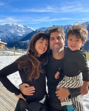 Gabriel Louchard Instagram - Hoje é dia dela!!!
Eu adoro esse momento de homenagem porque é a hora que dou aquela viajada no rolo de fotos e vou relembrando cada momento delicioso que passamos em todos esses anos. São muitos, inúmeros…. Olha… como aproveitamos juntos os nossos dias! Aliás, eu fico pensando se o dia pra ela realmente tem 24h e a semana 7 dias. Como consegue dentro de um dia trabalhar enlouquecidamente, com uma vontade, criatividade e entendimento absurdo do que faz. Ser a mãe espetacular que é, dedicada a entender mais e mais a maternidade a cada dia, compreender o ser humaninho novo, amar infinitamente e leoninamente o teleco teco. A esposa maravilhosa, parceira, foda, mulher linda!! A psicóloga de alguns amigos, conselheira de outros…..
Tem pessoas que são especias e insubstituíveis, de verdade.
Essa é a Nati. ❤️❤️
Vivaaa! Parabéns amor!!!