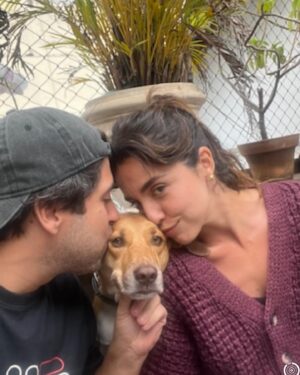Gabriel Louchard Instagram - Hoje é dia dela!!!
Eu adoro esse momento de homenagem porque é a hora que dou aquela viajada no rolo de fotos e vou relembrando cada momento delicioso que passamos em todos esses anos. São muitos, inúmeros…. Olha… como aproveitamos juntos os nossos dias! Aliás, eu fico pensando se o dia pra ela realmente tem 24h e a semana 7 dias. Como consegue dentro de um dia trabalhar enlouquecidamente, com uma vontade, criatividade e entendimento absurdo do que faz. Ser a mãe espetacular que é, dedicada a entender mais e mais a maternidade a cada dia, compreender o ser humaninho novo, amar infinitamente e leoninamente o teleco teco. A esposa maravilhosa, parceira, foda, mulher linda!! A psicóloga de alguns amigos, conselheira de outros…..
Tem pessoas que são especias e insubstituíveis, de verdade.
Essa é a Nati. ❤️❤️
Vivaaa! Parabéns amor!!!