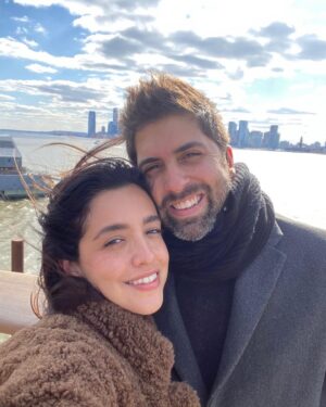 Gabriel Louchard Instagram - Hoje é dia dela!!!
Eu adoro esse momento de homenagem porque é a hora que dou aquela viajada no rolo de fotos e vou relembrando cada momento delicioso que passamos em todos esses anos. São muitos, inúmeros…. Olha… como aproveitamos juntos os nossos dias! Aliás, eu fico pensando se o dia pra ela realmente tem 24h e a semana 7 dias. Como consegue dentro de um dia trabalhar enlouquecidamente, com uma vontade, criatividade e entendimento absurdo do que faz. Ser a mãe espetacular que é, dedicada a entender mais e mais a maternidade a cada dia, compreender o ser humaninho novo, amar infinitamente e leoninamente o teleco teco. A esposa maravilhosa, parceira, foda, mulher linda!! A psicóloga de alguns amigos, conselheira de outros…..
Tem pessoas que são especias e insubstituíveis, de verdade.
Essa é a Nati. ❤️❤️
Vivaaa! Parabéns amor!!!