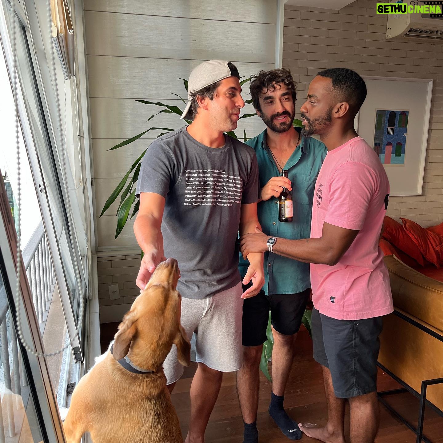 Gabriel Louchard - 873 Likes - Ensaio para a capa da nova temporada de #homens? SerĆ”???
@gabriel_godoy avisei que o @raphaellogam tinha que estar sem camisa pra engajar!