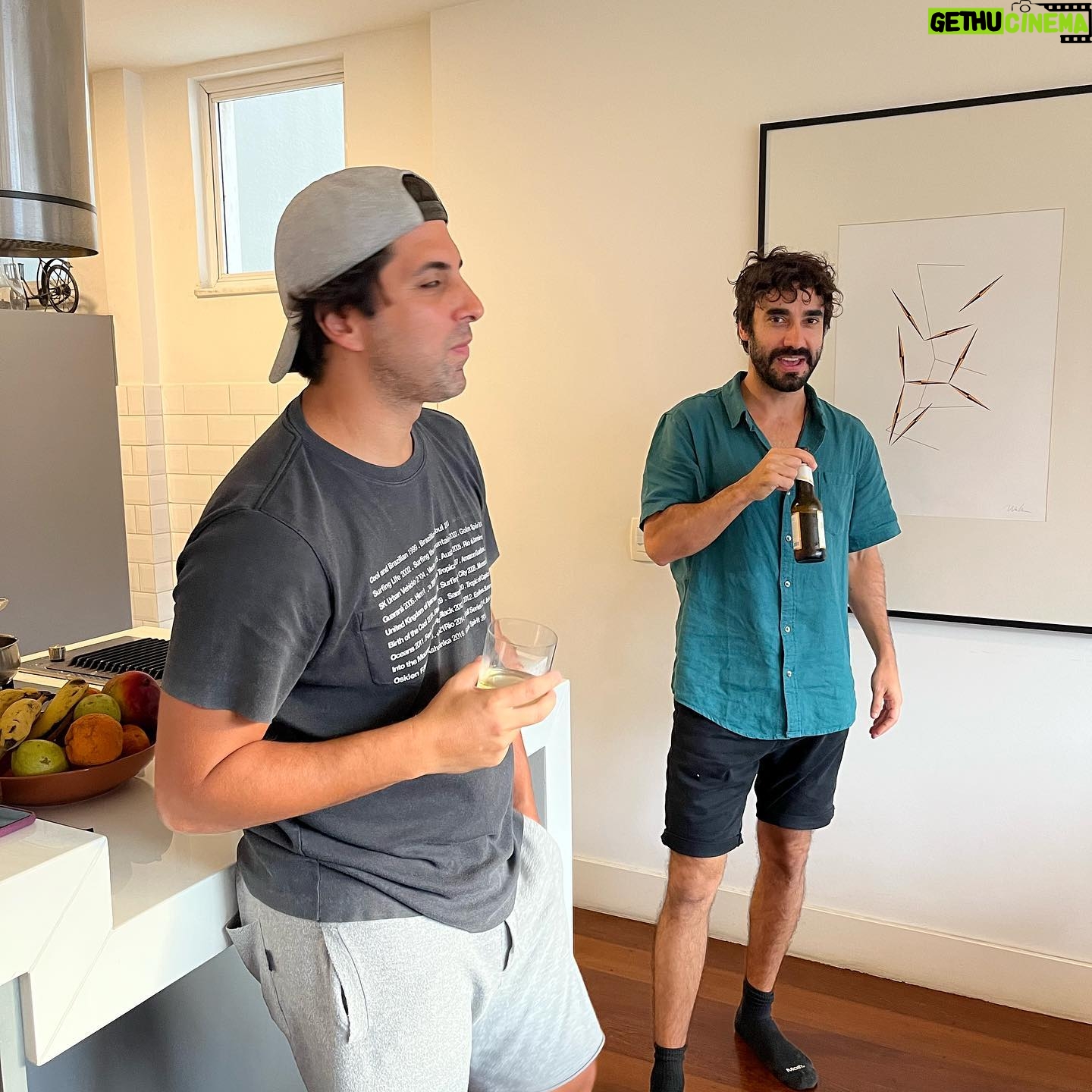 Gabriel Louchard - 873 Likes - Ensaio para a capa da nova temporada de #homens? SerĆ”???
@gabriel_godoy avisei que o @raphaellogam tinha que estar sem camisa pra engajar!