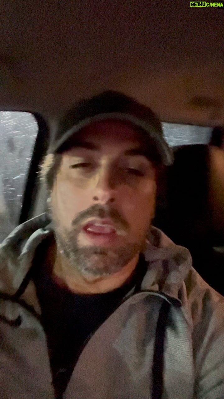 Gabriel Louchard - 1.2K Likes - O curioso caso do menino sonâmbulo sorveteiro! Veja até o fim. Alguém mais dorme comendo ou come dormindo?