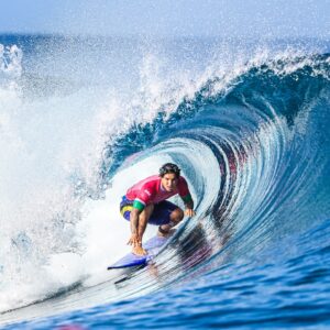 Gabriel Medina Instagram - Feliz pela vitoria da estreia, seguimos… 🥷🏻🇧🇷💙 
Deus no comando! 🙏🏻

Happy with the win of the debut, lets keep going… 🥷🏻🇧🇷💙
God in command! 🙏🏻

📷: @willlucass ll @timebrasil ll @cbsurfoficial