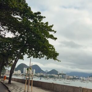 Gabriela Barros Instagram - Como o macaco gosta de banana, eu gosto da Urca. 🫶🏻🍌