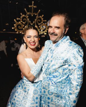 Gabriela Barros Instagram - Ontem, minutos antes de descer a Avenida, vestidos de azul e branco, a sentir o coração na boca e a gritar “ Ai é pois é, São Vicente é que é!” 💙

Obrigada a cada um da @marchadesaovicente por me fazer sentir em casa desde do primeiro encontro. Obrigada, Bruno e Sofia por me escolherem para ser vossa madrinha. Foi uma honra!

Roupa @nuno.gama 
Ph  @afonsodbatista