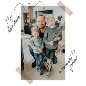 Gabriela Lašková Instagram - • Doufám, že jste měli krásné Velikonoce! 

My měli úplně boží, fakt. Ještě to tu zrekapituluju, ale alespoň krátce. Chalupa, rodina, děti spolu, výlety po horách, oběd v lese, buřty, barvení vajíček a pomlázka už doma. Kluci omladili mamku a vyrazili ven. Moc jim tuhle tradici přeju ✌🏻

#Velikonoce #tradice #pomlazka #klucimoji